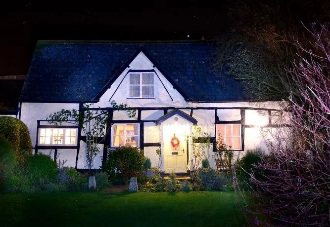 Harrowfields Bed & Breakfast - Image 1