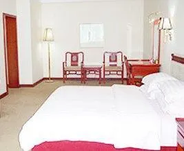 Yibin Jianzhong Hotel - Image 1