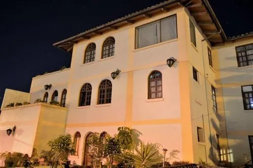Cruz Loma Hotel - Image 1