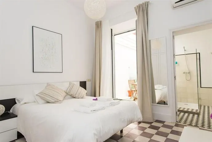 Casas y Patios de Sevilla - Image 1