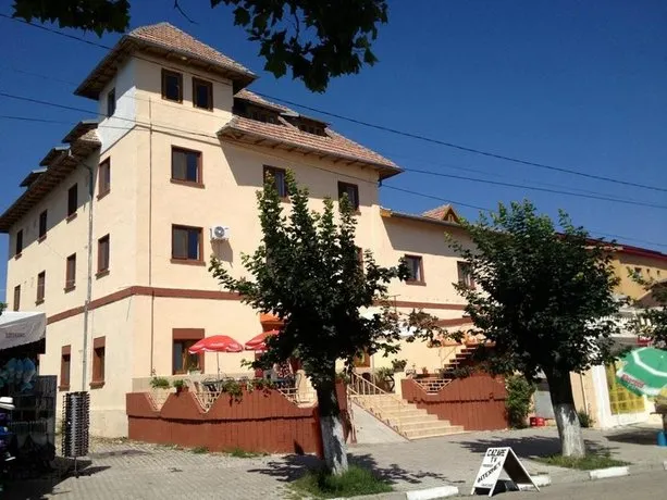 Hostel Oltenia - Image 1