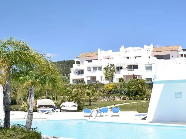 Luxurious Apartment in Estepona with Swimming Pool - Image 1