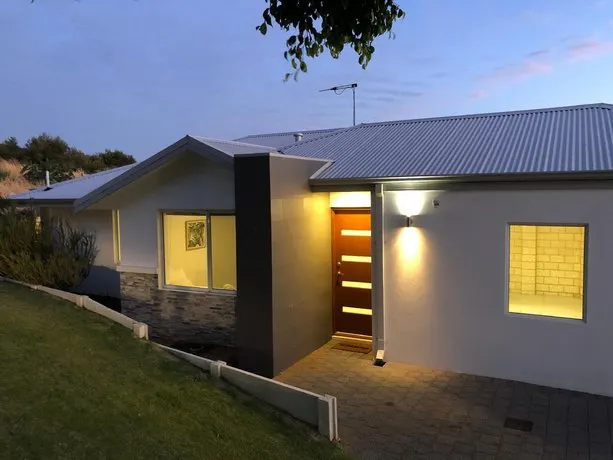 Three Bedroom & Two Bathroom Family Home - Image 1