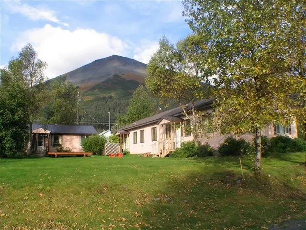 Summit View Lodge - Image 1