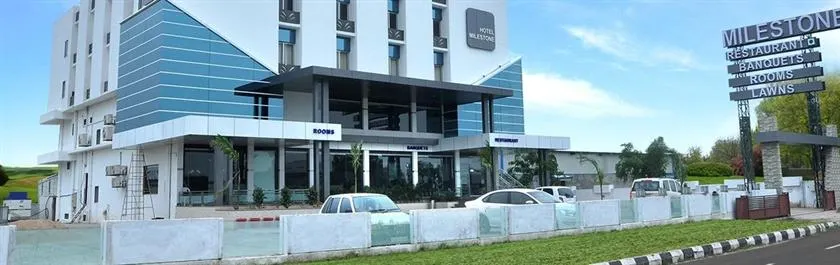 Hotel Milestone - Image 1