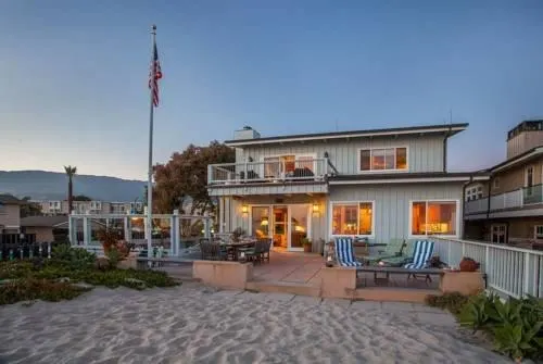 Beachfront Bliss Holiday Home - Image 1