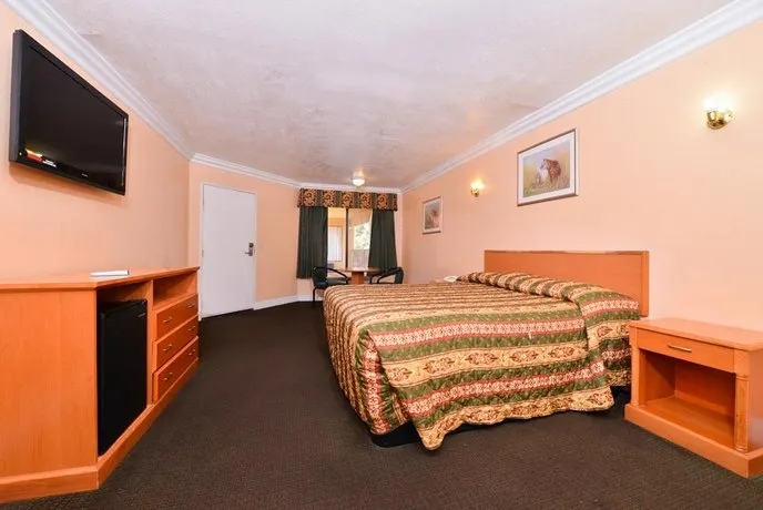 Dynasty Inn Gardena California - Image 1