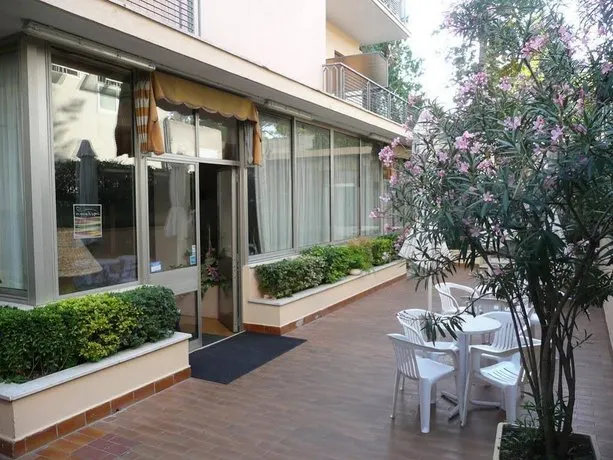 Hotel Pupa - Image 1