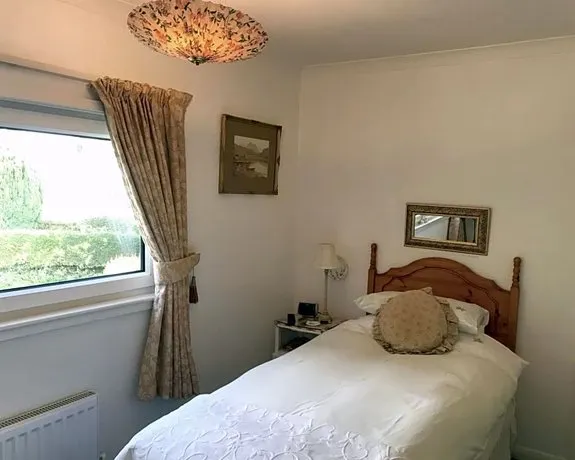 Holly House B&B - Image 1