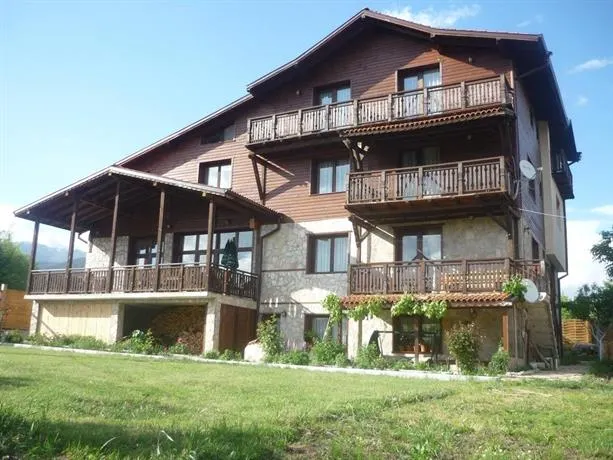 Ognyanovata Guest House - Image 1