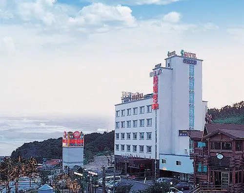 Incheon Airport Beach Hotel - Image 1