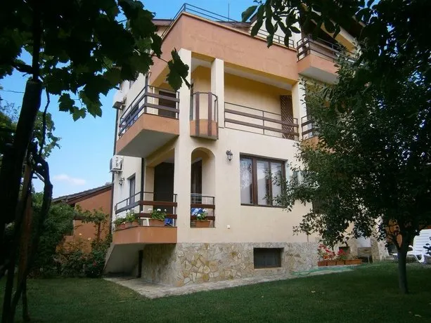 Guest House Hristovi - Image 1