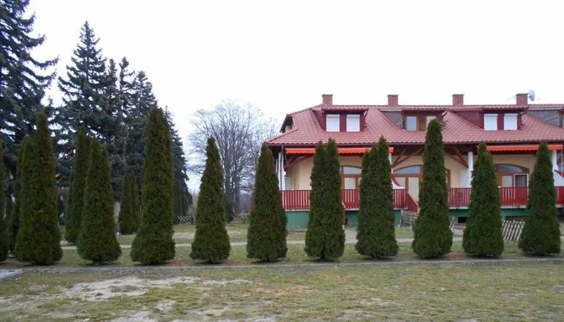 Fonyodliget C Apartmanok - Image 1