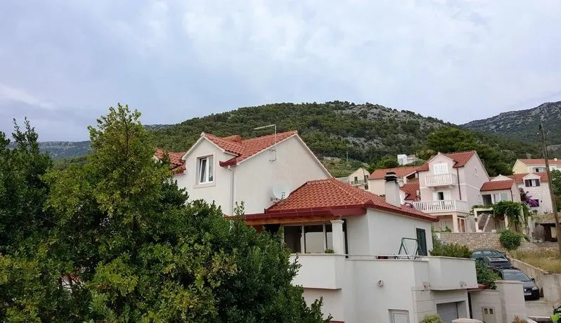 Hostel Bol - Image 1