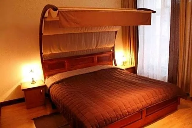 Hotel City - Image 1