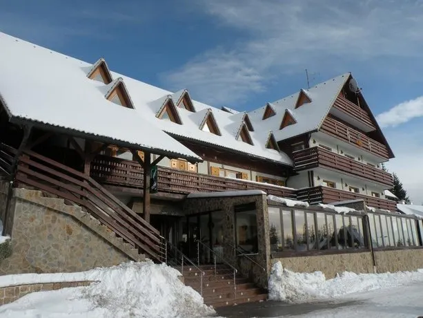 Hotel Lukov Dom - Image 1