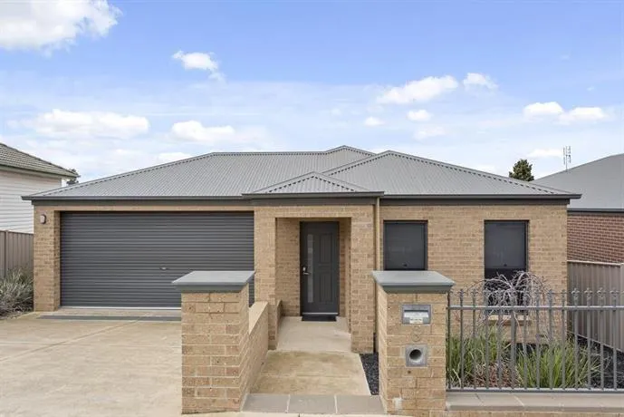 Bendigo Holiday Houses Illingworth - Image 1