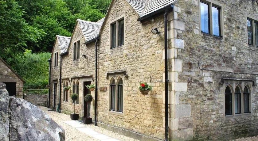 Trade Digs Chalford - Image 1