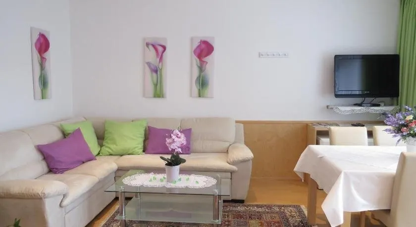 Apartement Maria Trost - Image 1