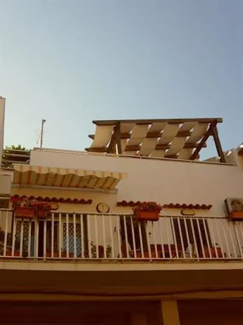 Alu' - Image 1