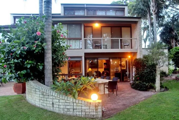 LUXURY Sandy Beachfront Townhouse The Moorings - Image 1