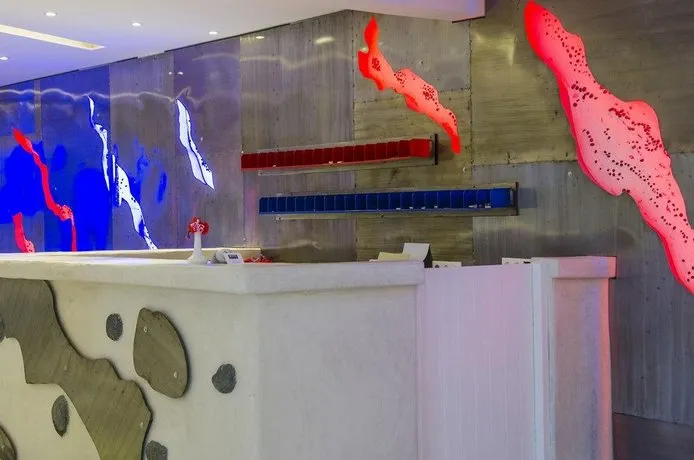 Roussos Beach Hotel - Image 1