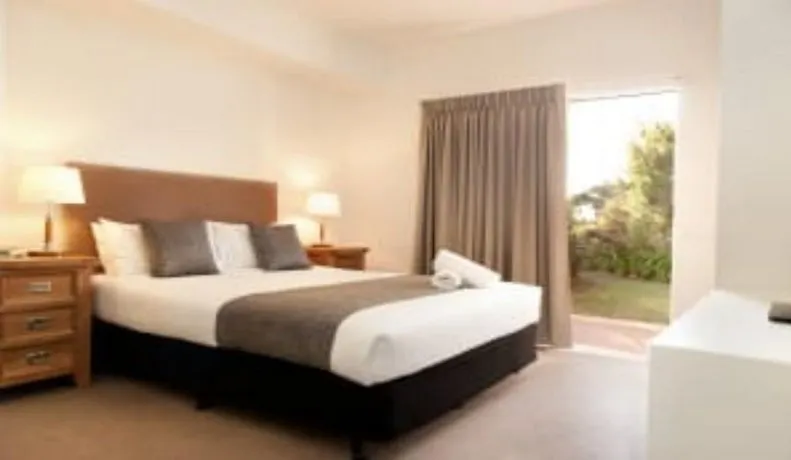 Nepean Country Club & Day Spa - Image 1