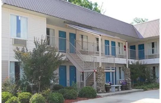 Red Carpet Inn - Image 1