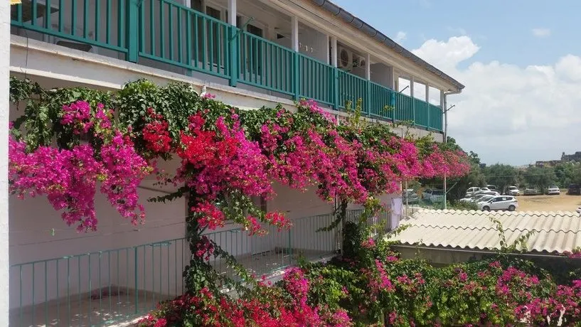 Side Evin Hotel - Image 1