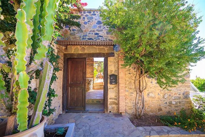 Pasiphae art country house in Crete - Image 1
