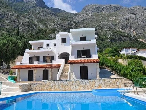 Yiannis Barbati Studios & Apts - Image 1