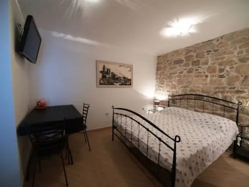 Lavanda Rooms - Image 1