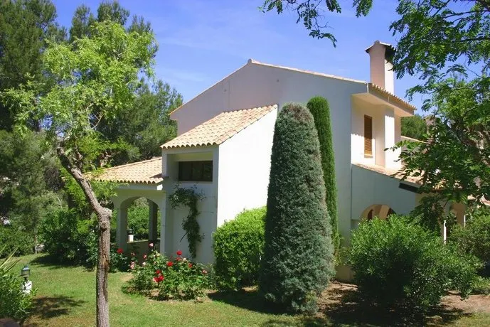 Charmant appart'hôtel entièrement équipé avec piscine, barbecue et terrasse | Vue montagne | À côté de la plage - Image 1