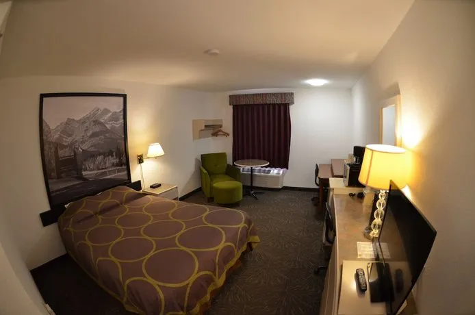 Super 8 by Wyndham Taber AB - Image 1