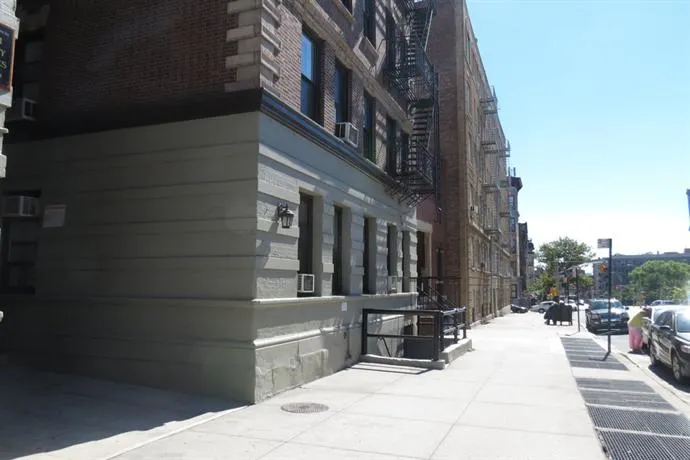 North Broadway Deluxe - Image 1