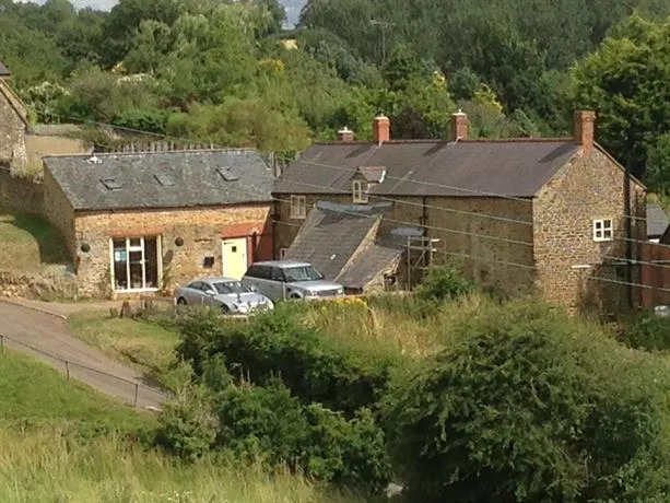 Holly Cottage - Image 1