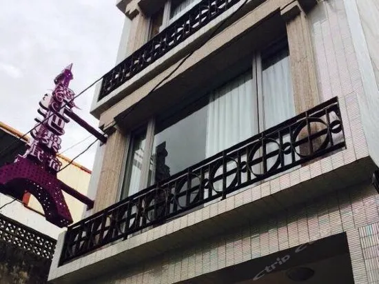 Fall in love with Paris Hostel - Image 1