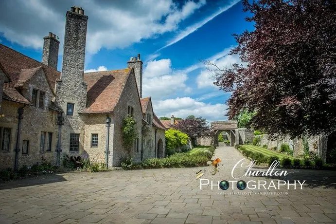 Lympne Castle Cottages - Image 1