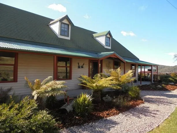 Goulds Country Guest House - Image 1