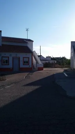 Casa Vermelha Ponte de Sor - Image 1