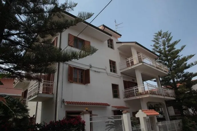Casa Vacanza Santa Domenica - Image 1
