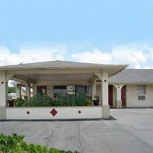 Economy Inn Express Monticello - Image 1