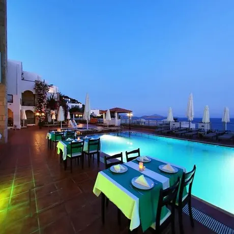 Lighthouse Hotel Ortakent - Image 1
