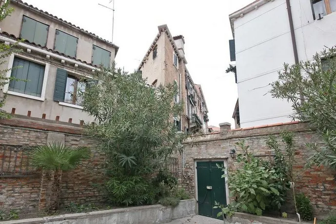 Ca' Ermina & Garden - Image 1