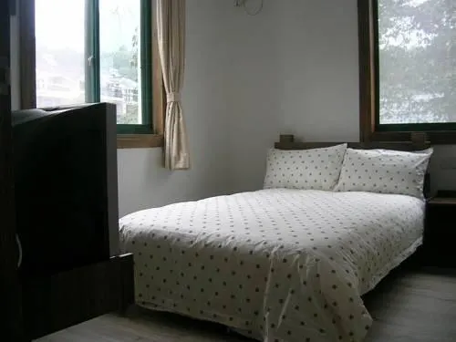 Hangzhou 4eyes Youth Hostel - Image 1