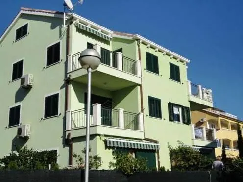 Green House Apartment - Image 1
