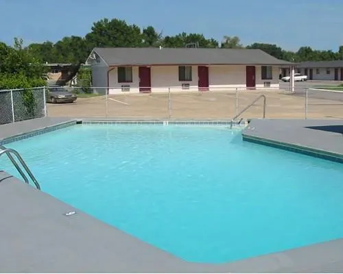 Scottish Inns & Suites Springdale - Image 1