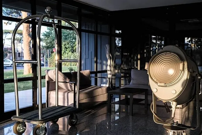 MOVIE MOVIE HOTEL - Image 1