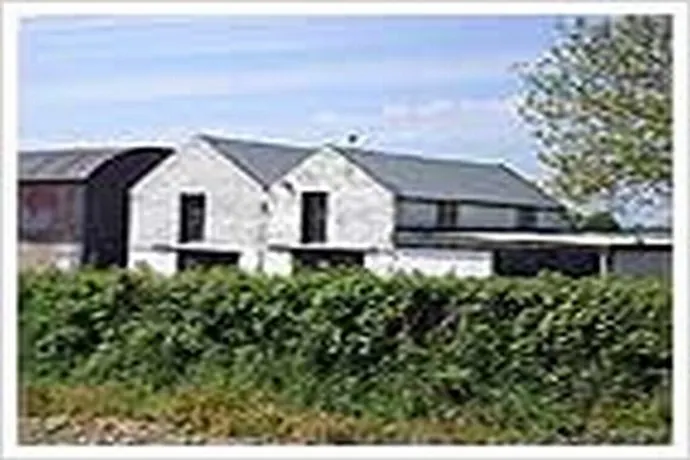 Woodview Farmhouse - Image 1