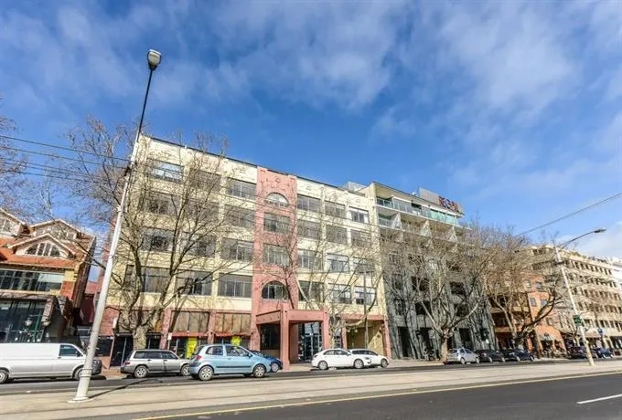 StayCentral Melbourne Serviced Apartments St Kilda - Image 1
